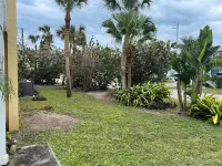 Spacious Oceanview located directly across from beach access - remodeled WIFI