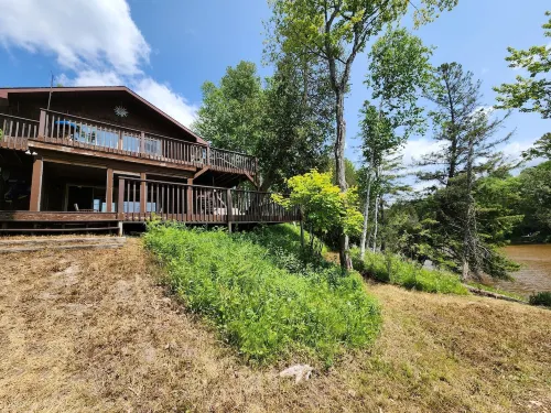 Outdoor Adventure Retreat and River Access - Charming Escape Hotel a St. Ignace Township