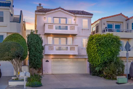 Ocean View and Rooftop Fire Pit - Charming Family Escape