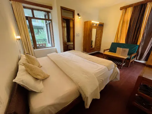 Tourist Hotel 10 Minutes Walking Distance from the Mall