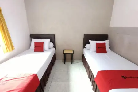 RedDoorz @ Fortune Hotel Jalan Walanda Maramis Manado Отели в г. Singkil