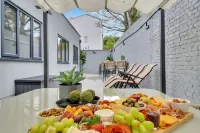 Homely - Luxury Apartments Finchley Hotels near TK Maxx