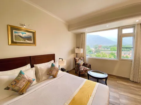 โรงแรม กรีนวิว - ด้านหลัง ปรามาร์ธ นิเกตัน