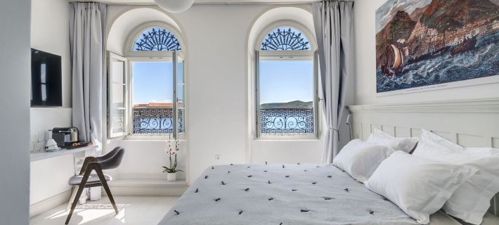 Skylight - 1873 Seafront Luxury Suites on the Harbor, City Center Hotels in Ermoupoli