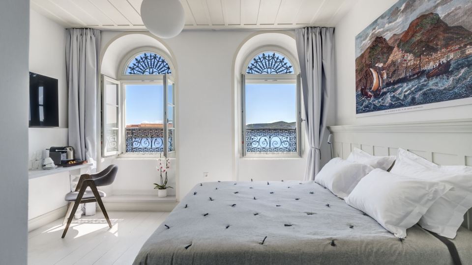 Skylight - 1873 Seafront Luxury Suites on the Harbor, City Center