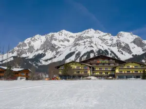 Almfrieden Hotel & Romantikchalet