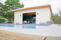 Farmstead Round Top - Pools