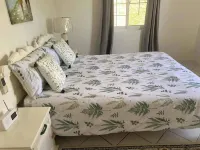 Stunning 3 Bed Villa, Balcony and Sea View Hotels in 