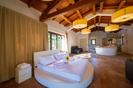 Agriturismo Borgo Biaia Отели рядом с достопримечательностью «Camping - Agriturismo La Piella»