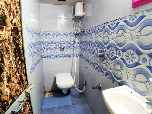 Hexa Ahlan Dorm - Hostel Hotels in Surendranagar