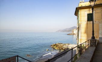 Il Mare di Camogli da un oblò by Wonderful Italy