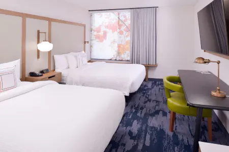 Fairfield Inn & Suites Bakersfield Central Отели рядом с достопримечательностью «Salt 7even Float Center»