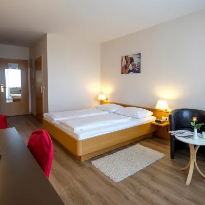 Novapark Flugzeughotel Graz Hotels near Andritz