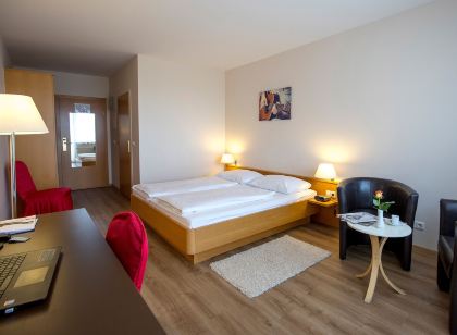 NOVAPARK Flugzeughotel Graz