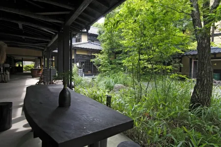 Kannojigoku Отели рядом с достопримечательностью «Kuju Forest Park Skiing Grounds»