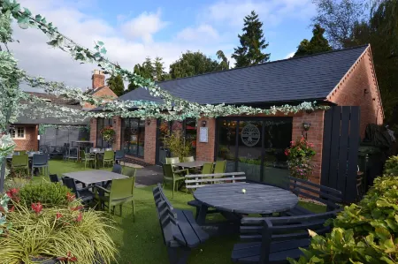 The Royal Oak Отели рядом с достопримечательностью «New Life Community Church»