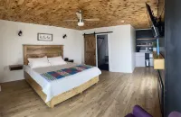 Raleigh Rooms & Taylor's Crafts Hotels in Raleigh