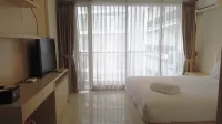 Strategic Studio Apartment at Beverly Dago with Mountain View