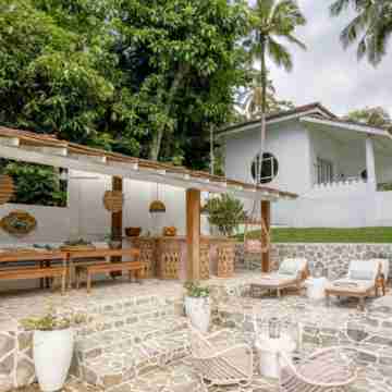 Breathtaking Villa in 02 Acres of Tropical Walled-in Gardens Hotel Exterior