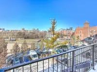 Burgundy Lofts - Marché Atwater Hotels near Des Rapides Park