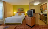 Birch Hills Suites - Blue Ash