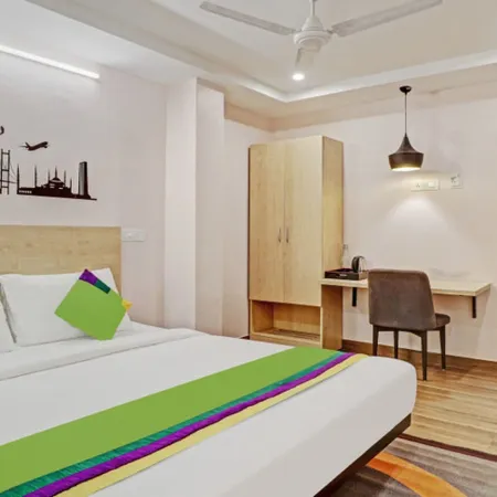 De Crown Luxury Hotel