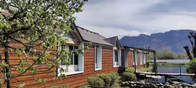 Queens Lakehouse Hotels in 