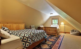 Cortina Mountain Chalet - Outdoor Hot Tub - Close to Pico and Killington Mountains 3 Bedroom Home