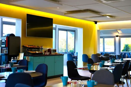 Sure Hotel by Best Western Biarritz Aeroport Отели рядом с достопримечательностью «Port des pêcheurs à Biarritz»