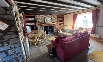 Quiet Cottage on the Rural Edge of Brixham