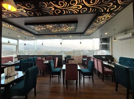 Hotel the Grace Отели рядом с достопримечательностью «Vishnu Ghat»