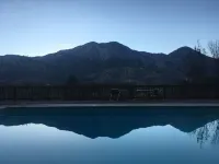 Whispering Pines Lodge Hotels in Kernville