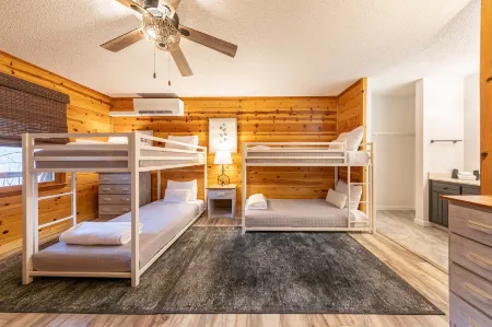 Mount Mitchell Eco Retreat