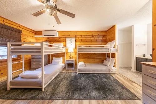 Mount Mitchell Eco Retreat Hotels in Burnsville