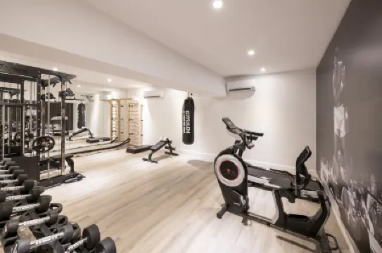 Efe Hotel & Cowork Отели рядом с достопримечательностью «Здание Кавана»