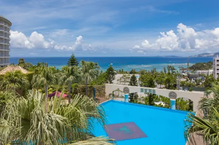 Okinawa Kariyushi Resort EXES Onna Отели рядом с достопримечательностью «Benthos Divers»