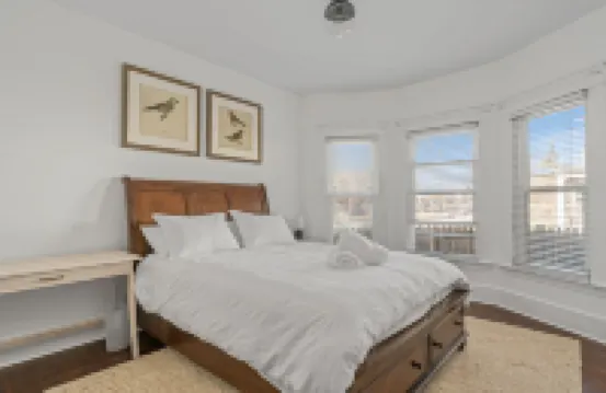 Heart of Elmwood Village cozy apartment