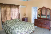Charlie's Cottages Hoteles en Little Bay