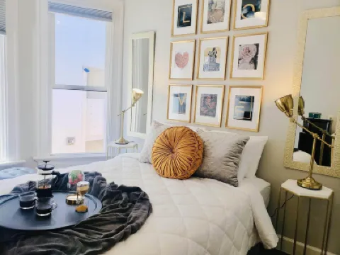 Somerset Hotel Các khách sạn gần Trung tâm khoa học Reuben H Fleet