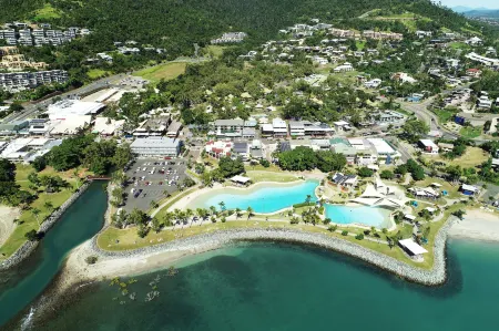 Airlie Sun & Sand Accommodation Studio #1 Отели рядом с достопримечательностью «Port of Airlie»