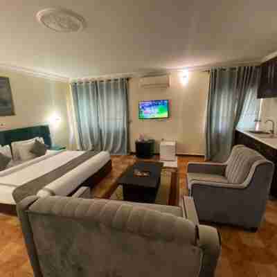 Brain B Hotel and Suites Rooms