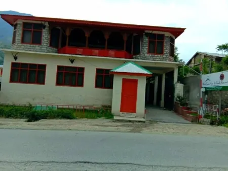 Chitral Guest House Отели в г. Читрал