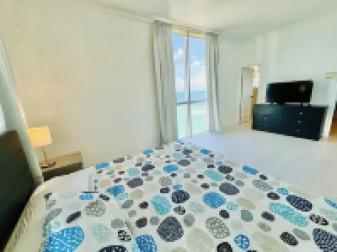Tides Apt on Hollywood Beach