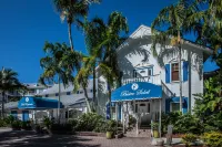 Olde Marco Island Inn and Suites Hotels near Kendra's Kollections