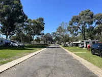 Young Caravan Park Hotel a Young