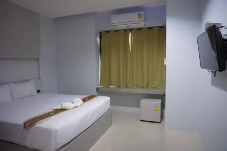 C2U Hotel Uthai Thani - Adults Only Отели в г. Утай-Тани
