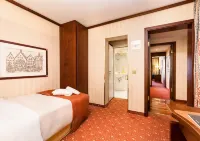 Living Hotel Berlin Mitte - Kitchens