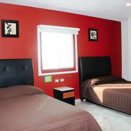 Hotel Leones