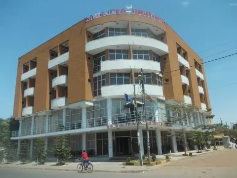 艾辛努耶拉酒店