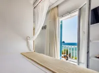 Niki Savvas Studio & Suites - Kylpyammeita